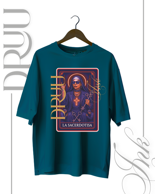 Playera tipo Oversize – Monja Rebelde “La Sacerdotisa”