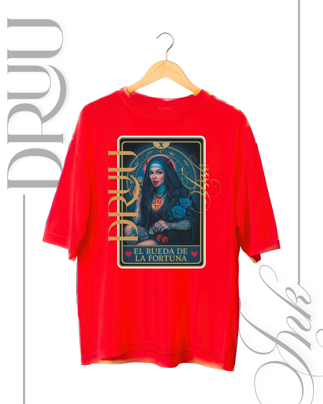 Playera tipo Oversize – Monja Rebelde “La Rueda de la Fortuna”