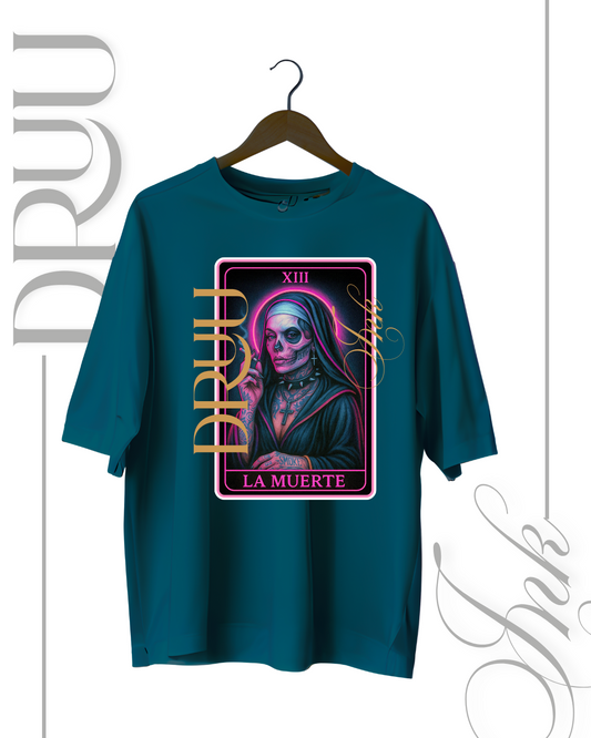 Playera tipo Oversize – Monja Rebelde “La Muerte Bis”
